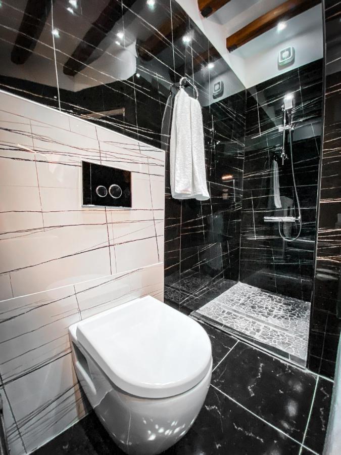 St. Tatti Luxury Studio Apartment เทสซาโลนิกิ ภายนอก รูปภาพ